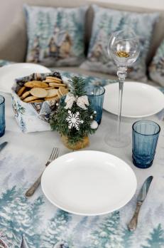 Новорічна гобеленова скатертина Казкові гноми