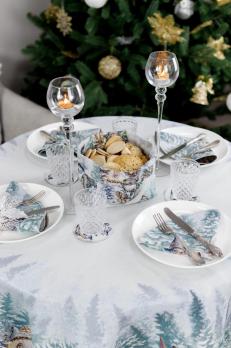 Новорічна кругла гобеленова скатертина Казкові гноми