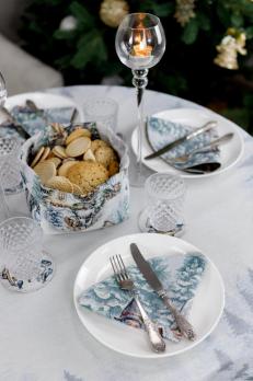 Новорічна кругла гобеленова скатертина Казкові гноми