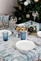 Новорічна гобеленова скатертина Казкові гноми