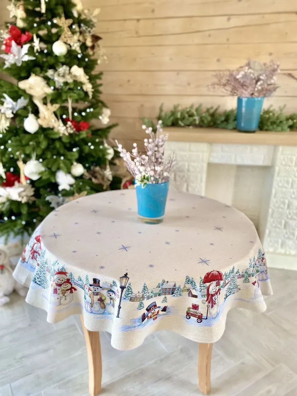 Скатертина гобеленова ROUND1062 Сніговики-витівники Limaso
