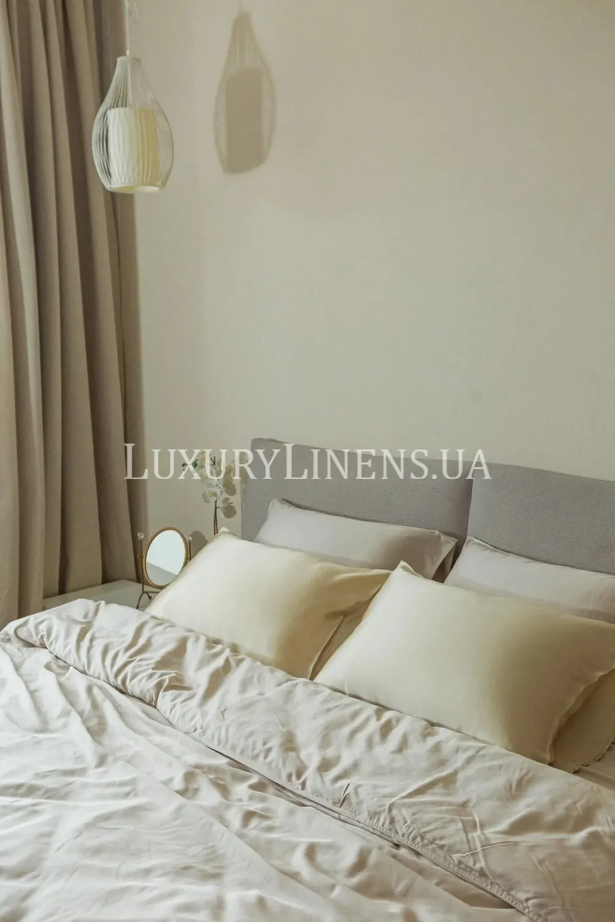 Наволочка шовкова HOME ME 50x70 перлинового кольору шовк