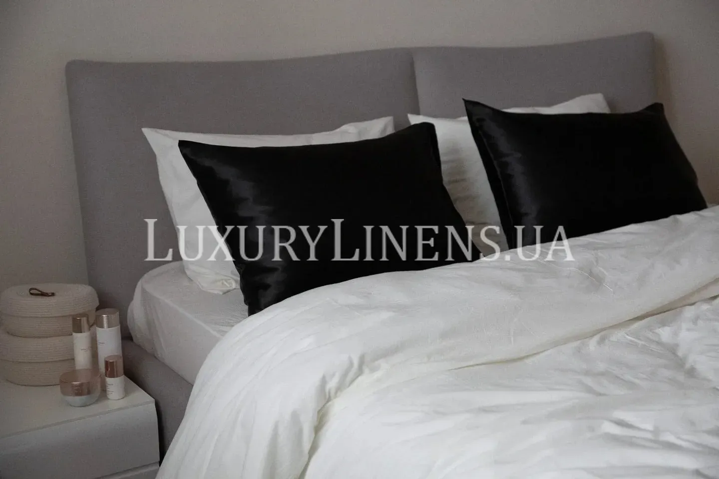 Наволочка шовкова HOME ME 50x70 чорного кольору шовк