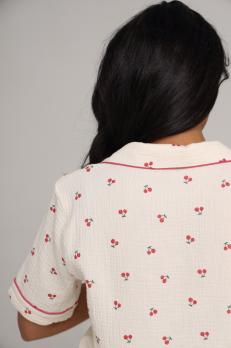 Піжамний костюм із мусліну з вишнями