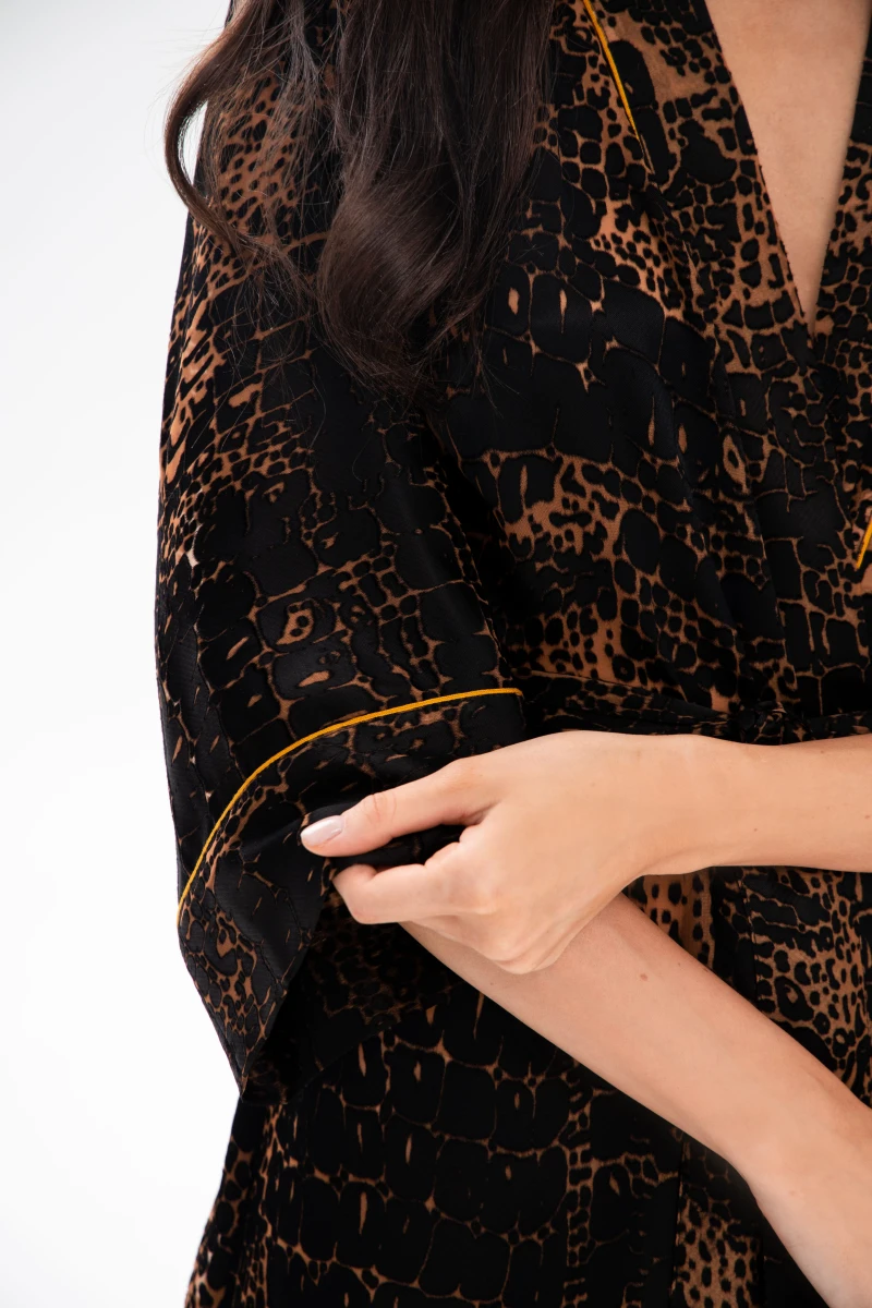 Жіночий халат з кантом