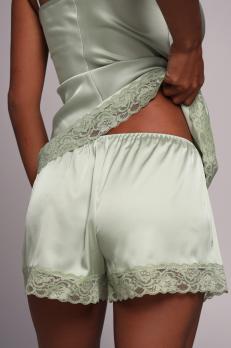 Набір шовковий жіночий топ і шорти з мереживом, зелений пастель
