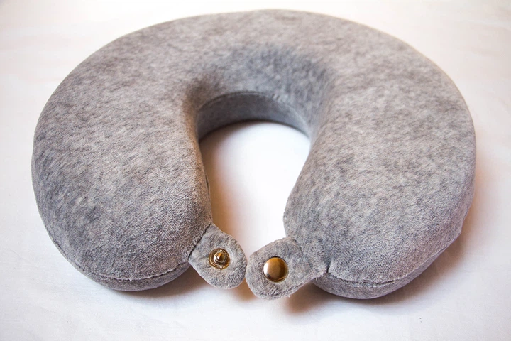 Подушка Andersen Vilena "з пам'яттю" для подорожей 30x28x8 см (CMP007)