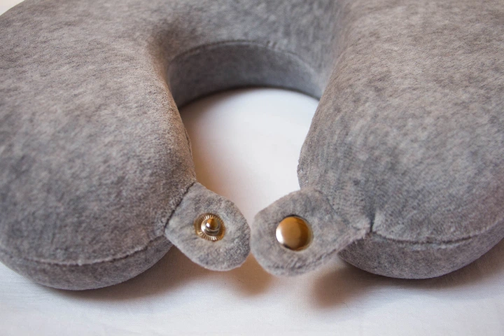 Подушка Andersen Vilena "з пам'яттю" для подорожей 30x28x8 см (CMP007)